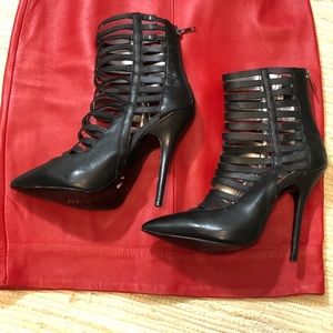STEVE MADDEN GLADIATOR BLAKC LEATHER HEELS